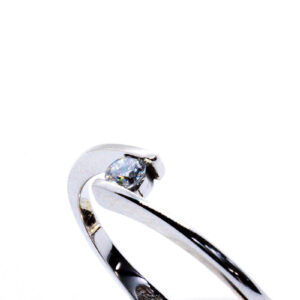 SORTIJA CON DIAMANTE EN ORO BLANCO DE 18 QUILATES SORTIJA CON DIAMANTE EN ORO BLANCO DE 18 QUILATES