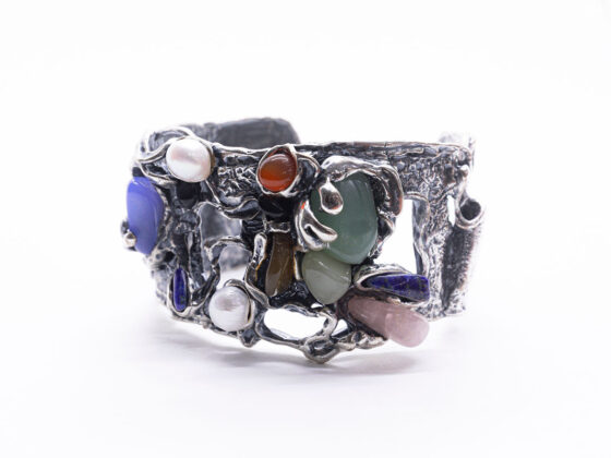 Brazalete de plata y gemas naturales