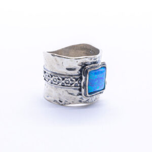 ANILLO EN PLATA DE 1ª LEY CON ÓPALO NOBLE CUADRADO