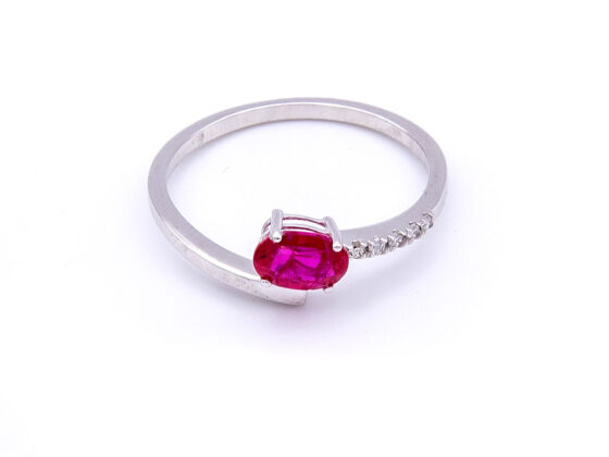 Sortija oro blanco 18K, Diamantes y Rubí