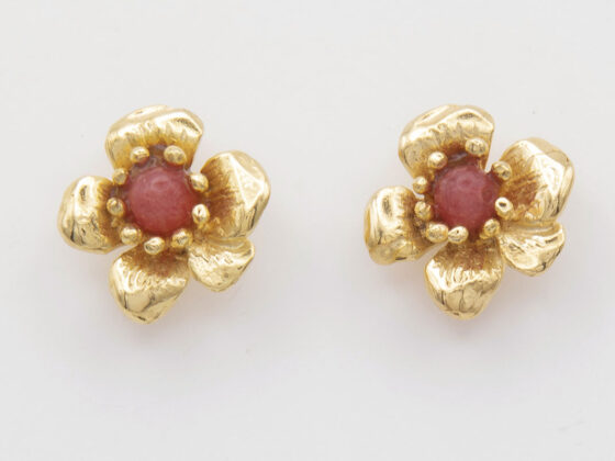 Pendientes  flor de plata de ley chapados en oro de 18K con Rodocrosita