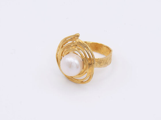 Anillo plata de ley chapado en oro de 18K con perla