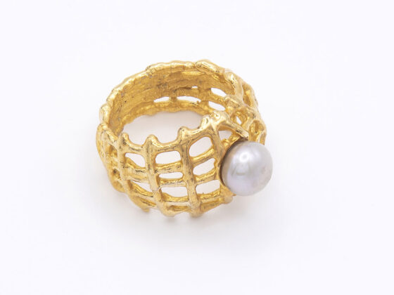 Anillo plata de ley chapado en oro de 18K con perla