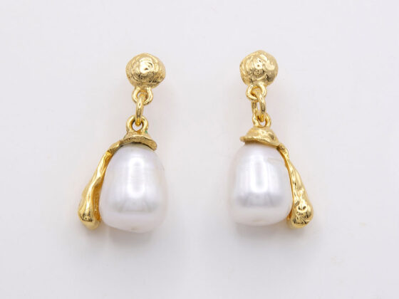 Pendientes de plata de ley chapados en oro de 18K con perlas